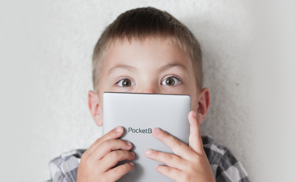 Тимчасово без школи: 5 причин, чому дитині під час карантину потрібен рідер